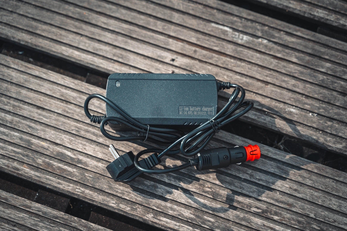 Charger 12V 5A for 30Ah Voltacase outdoor case