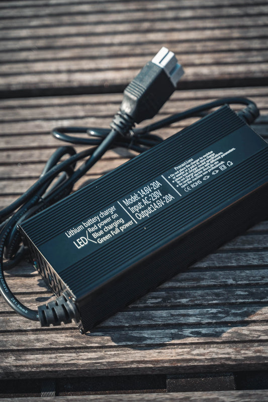 Charger 12V 5A for 30Ah Voltacase outdoor case
